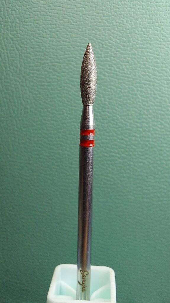 Punta diamantata fiamma laser rossa big Samyra ⌀2,5mm per tasca cuticolare delicata